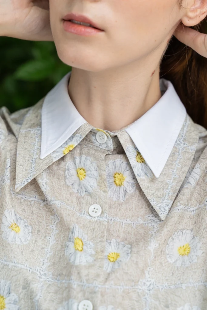 POYA daisy jacquard collar and button detail