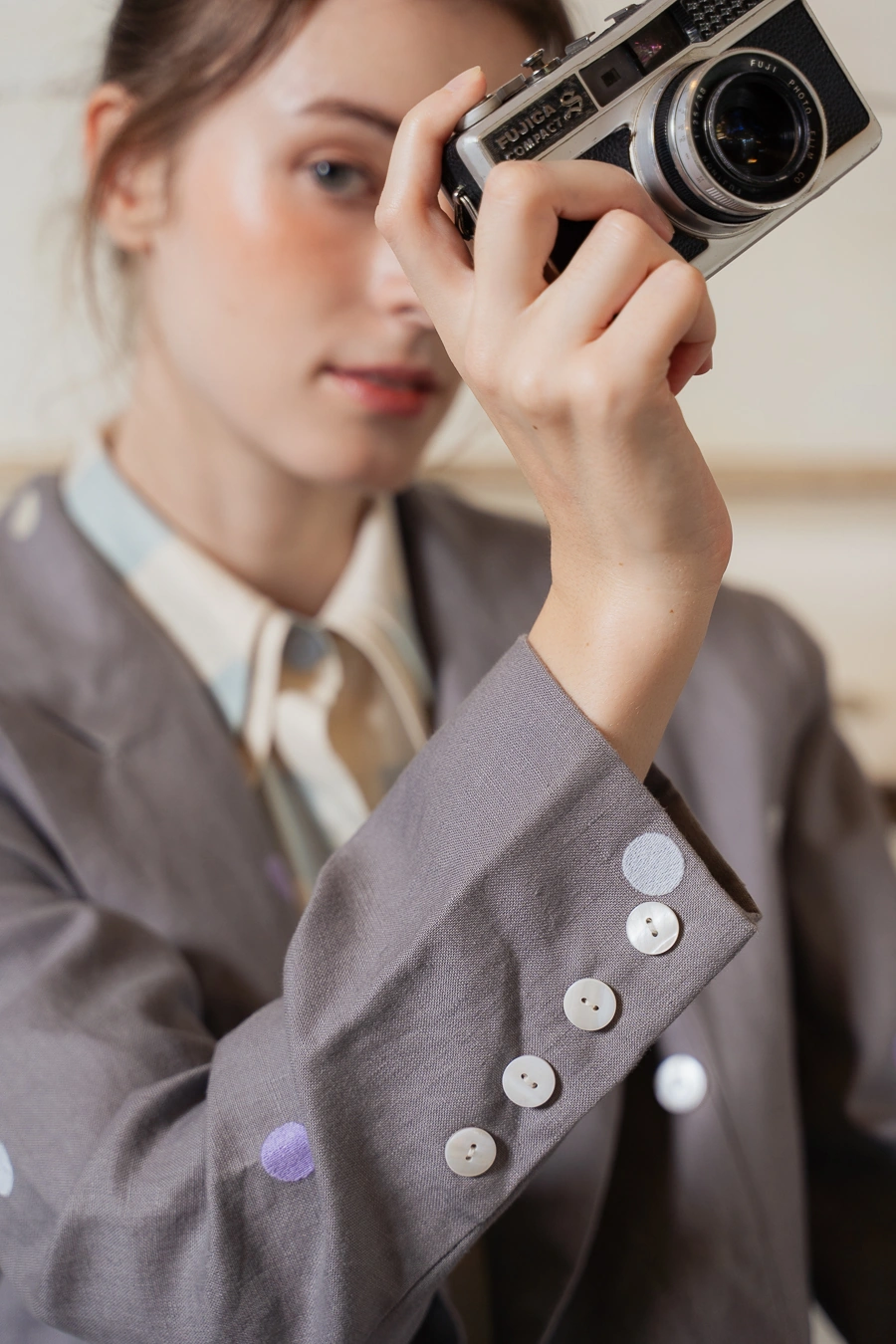 POYA grey blazer cuff and button detail