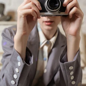 POYA grey polka blazer, camera detail