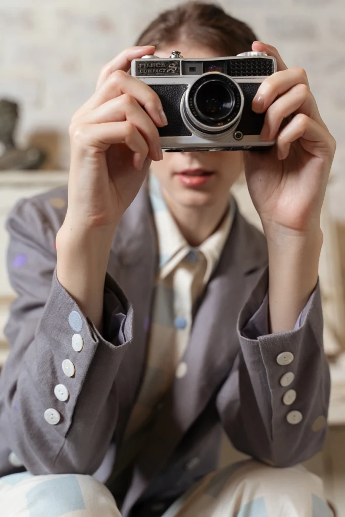 POYA grey polka blazer, camera detail