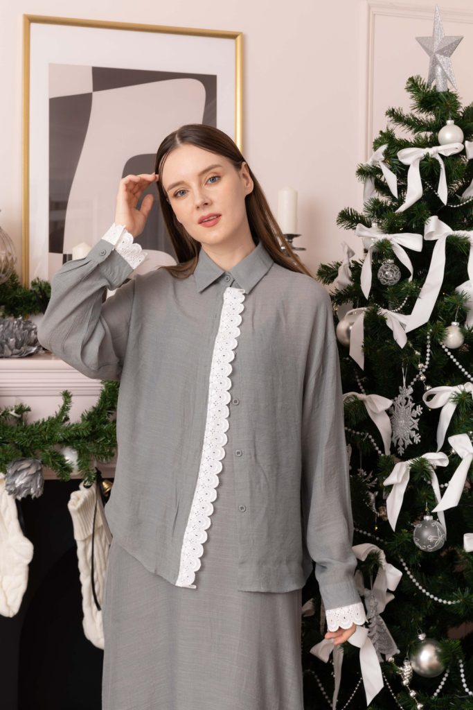 POYA Sugary lace-trim shirt and skirt set in grey